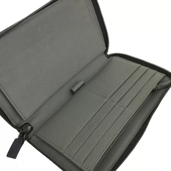 PRADA Logo Saffiano - Picture 4 of 12